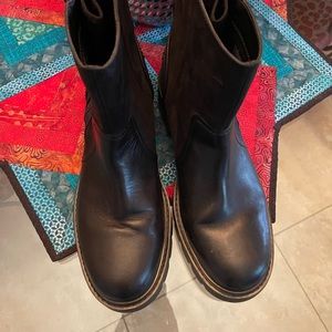 Authentic Ugg Polk Black Leather and Suede Boots - Size 9 Worn Once